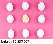 white chicken eggs with boiled egg table. Стоковое фото, агентство Ingram Publishing / Фотобанк Лори