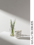 pile white bowls long shot. Стоковое фото, агентство Ingram Publishing / Фотобанк Лори