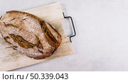 loaf rustic baked bread chopping board white background. Стоковое фото, агентство Ingram Publishing / Фотобанк Лори