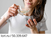 close up woman with serum hair. Стоковое фото, агентство Ingram Publishing / Фотобанк Лори