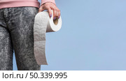 front view person holding toilet paper roll with copy space. Стоковое фото, агентство Ingram Publishing / Фотобанк Лори