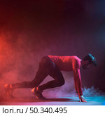 runner crouch start smoke. Стоковое фото, агентство Ingram Publishing / Фотобанк Лори