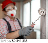 female construction worker with helmet paint roller. Стоковое фото, агентство Ingram Publishing / Фотобанк Лори