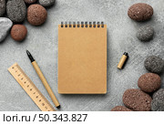 arrangement with stationery elements notepad. Стоковое фото, агентство Ingram Publishing / Фотобанк Лори