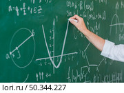 crop hand man chalking graph blackboard. Стоковое фото, агентство Ingram Publishing / Фотобанк Лори
