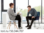 long shot patient psychologist. Стоковое фото, агентство Ingram Publishing / Фотобанк Лори
