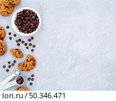 top view cookies chocolate chips copy space. Стоковое фото, агентство Ingram Publishing / Фотобанк Лори
