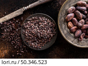 top view grounded cocoa beans plate with knife cocoa beans. Стоковое фото, агентство Ingram Publishing / Фотобанк Лори