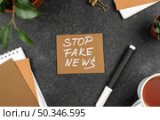 top view stop fake news concept. Стоковое фото, агентство Ingram Publishing / Фотобанк Лори