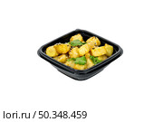 Crispy Fried Potato Bites with Cilantro & Sesame Seeds in Black Takeout Container, Ready-to-Eat. Ideal for menu, food delivery service, appetizer. Isolated. Стоковое фото, фотограф Данила Большаков / Фотобанк Лори