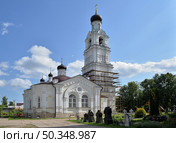 Kirzhach, Vladimir Region, Russia, June 17, 2025: Church of All Saints with high six-tiered bell tower, 1866, Annunciation Convent of Russian Orthodox Church. Редакционное фото, фотограф Алексей Антипов / Фотобанк Лори