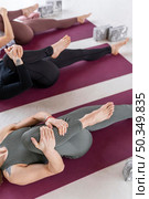 women stretching mats. Стоковое фото, агентство Ingram Publishing / Фотобанк Лори