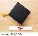 top view academic cap diploma. Стоковое фото, агентство Ingram Publishing / Фотобанк Лори