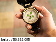 tourist looking his compass. Стоковое фото, агентство Ingram Publishing / Фотобанк Лори