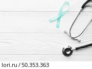 stethoscope light blue ribbon. Стоковое фото, агентство Ingram Publishing / Фотобанк Лори