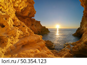 Inside of mainsail. Beautiful nature grotto seascape composition. Стоковое фото, агентство Ingram Publishing / Фотобанк Лори