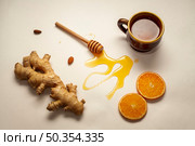 close up honey stick with ginger. Стоковое фото, агентство Ingram Publishing / Фотобанк Лори