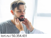 crop doctor touching lymph nodes young man. Стоковое фото, агентство Ingram Publishing / Фотобанк Лори