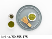 top view matcha powder with bamboo whisk. Стоковое фото, агентство Ingram Publishing / Фотобанк Лори