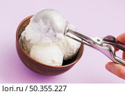 white ice cream background. Стоковое фото, агентство Ingram Publishing / Фотобанк Лори