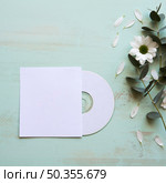 cd mockup flower. Стоковое фото, агентство Ingram Publishing / Фотобанк Лори