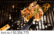 meat grilling with spices charcoals. Стоковое фото, агентство Ingram Publishing / Фотобанк Лори