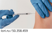 doctor with gloves administering vaccine patient. Стоковое фото, агентство Ingram Publishing / Фотобанк Лори