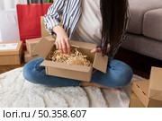 high angle woman unboxing. Стоковое фото, агентство Ingram Publishing / Фотобанк Лори