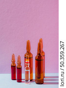 arrangement different vials. Стоковое фото, агентство Ingram Publishing / Фотобанк Лори