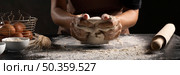 chef using hands knead dough. Стоковое фото, агентство Ingram Publishing / Фотобанк Лори