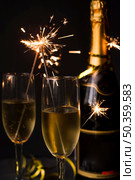 close up champagne sparkler black backdrop. Стоковое фото, агентство Ingram Publishing / Фотобанк Лори