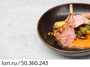 grilled lamb ribs front view. Стоковое фото, агентство Ingram Publishing / Фотобанк Лори