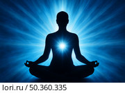 Meditative silhouette with radiant light beams. Стоковое AI-изображение, AI-художник Андрей Бакусов / Фотобанк Лори