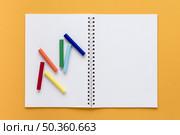 notebook with crayons. Стоковое фото, агентство Ingram Publishing / Фотобанк Лори