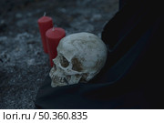 realistic skull ritual with candles halloween night. Стоковое фото, агентство Ingram Publishing / Фотобанк Лори