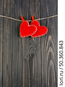 red heart shaped felt toys hanging string. Стоковое фото, агентство Ingram Publishing / Фотобанк Лори