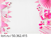 froot loops candies birthday gift party accessories white background. Стоковое фото, агентство Ingram Publishing / Фотобанк Лори