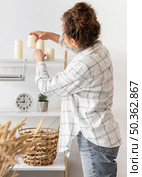 medium shot woman arranging candles. Стоковое фото, агентство Ingram Publishing / Фотобанк Лори