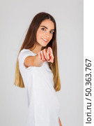 young girl pointing you. Стоковое фото, агентство Ingram Publishing / Фотобанк Лори