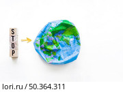 deflated ball stop word cubes. Стоковое фото, агентство Ingram Publishing / Фотобанк Лори