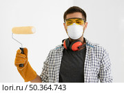 man with safety protection equipment painting. Стоковое фото, агентство Ingram Publishing / Фотобанк Лори
