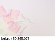 top view assortment wrapped pads tampons. Стоковое фото, агентство Ingram Publishing / Фотобанк Лори