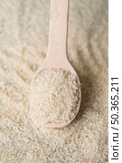 white uncooked rice wooden spoon background. Стоковое фото, агентство Ingram Publishing / Фотобанк Лори