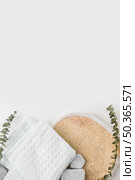 circular loofah body scrubber cotton napkin spa stones with twigs isolated white background. Стоковое фото, агентство Ingram Publishing / Фотобанк Лори