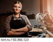 front view female carpenter posing work. Стоковое фото, агентство Ingram Publishing / Фотобанк Лори