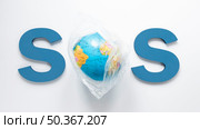 top view globe with sos. Стоковое фото, агентство Ingram Publishing / Фотобанк Лори