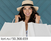 cheerful woman with hat shopping nets. Стоковое фото, агентство Ingram Publishing / Фотобанк Лори
