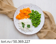 rice with vegetables parsley plate with cloth. Стоковое фото, агентство Ingram Publishing / Фотобанк Лори