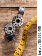 top view sewing machine shuttles with measuring tape. Стоковое фото, агентство Ingram Publishing / Фотобанк Лори