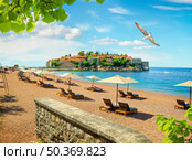Beach near the island of Sveti Stefan. Стоковое фото, агентство Ingram Publishing / Фотобанк Лори